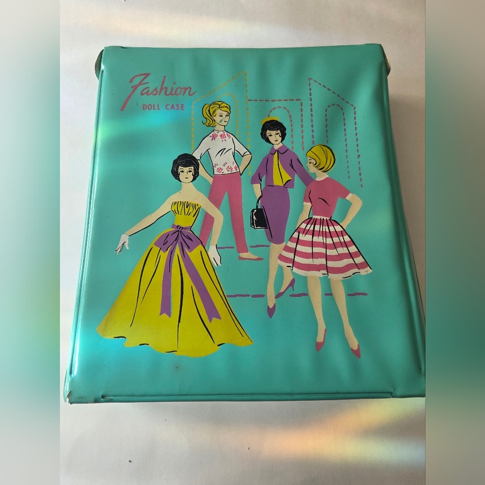 Rare Vintage 1960s Fashion Doll Accessory Case In Green/Aqua Color. Used